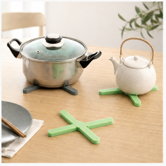 InnovaGoods Folvet Foldable Silicone Trivets, 2-Pack